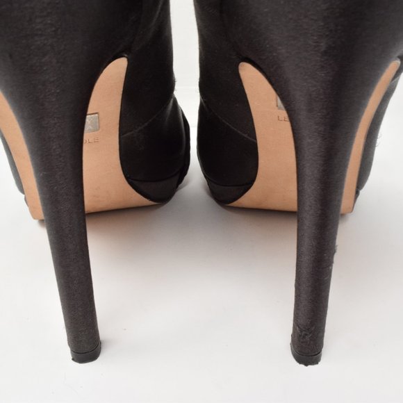 Badgley Mischka Heels Closed Toe Satin Jewel 6.5 - Picture 13 of 16